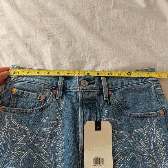 Levi's Del Norte Embroidered Jean Denim Shorts - Picture 6 of 8